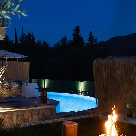 Βίλα Loop House - Luxury With Pool In Yesiluezuemlue *