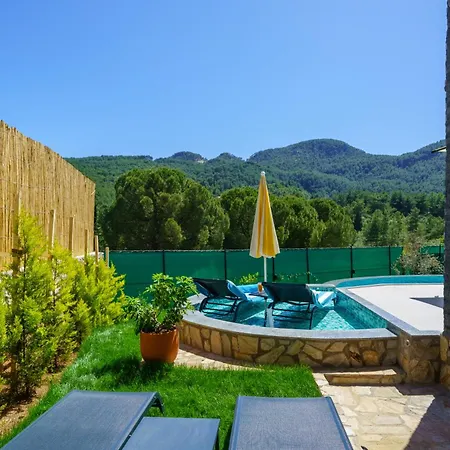 Βίλα Loop House - Luxury With Pool In Yesiluezuemlue